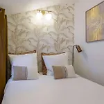 Neyret - Furnished - Downtown 아파트