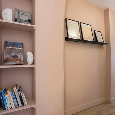 Neyret - Furnished - Downtown *